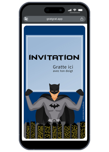 Invitation anniversaire super-héros virtuelle affichée sur smartphone avec un justicier masqué à cape noire devant une ville la nuit et une zone Gratte ici avec ton doigt.