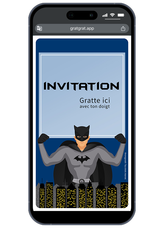 Invitation anniversaire super-héros virtuelle affichée sur smartphone avec un justicier masqué à cape noire devant une ville la nuit et une zone Gratte ici avec ton doigt.